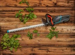 GARDENA Accu Heggenschaar ComfortCut 60/18V P4A Set -Coppelmans Verkoop gardena accu heggenschaar comfortcut 60 18v p4a set 1500x1103 640af31a3b8eb l