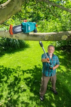 GARDENA Accu Telescopische Snoeizaag TCS 20/18 P4A Solo -Coppelmans Verkoop gardena accu telescopische snoeizaag tcs 20 18 p4a solo 1000x1500 640af3261615f l